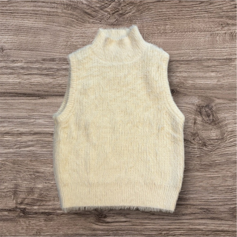 Jessica Simpson Cream Turtleneck Sweater